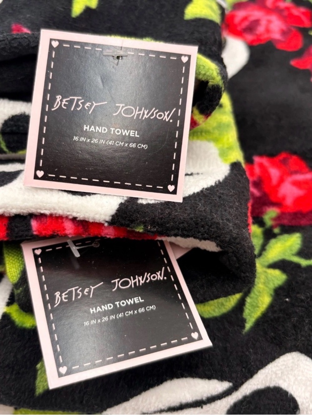 NEW Betsey Johnson 4 PIECE SKULL GARDEN Skull Red Rose Bath Towel & Hand Towels - Picture 6 of 11
